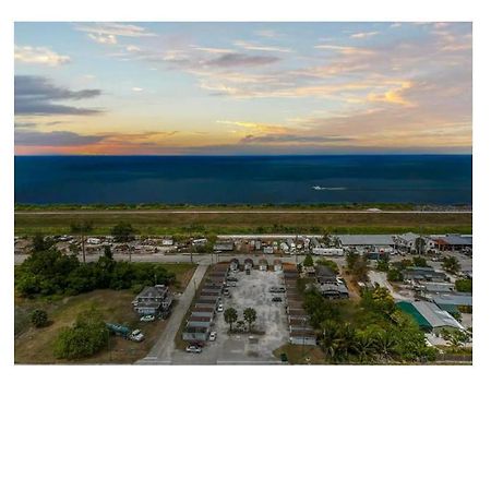 Modern Studio Retreat With King Bed - Cozy Comfort Pahokee Luaran gambar