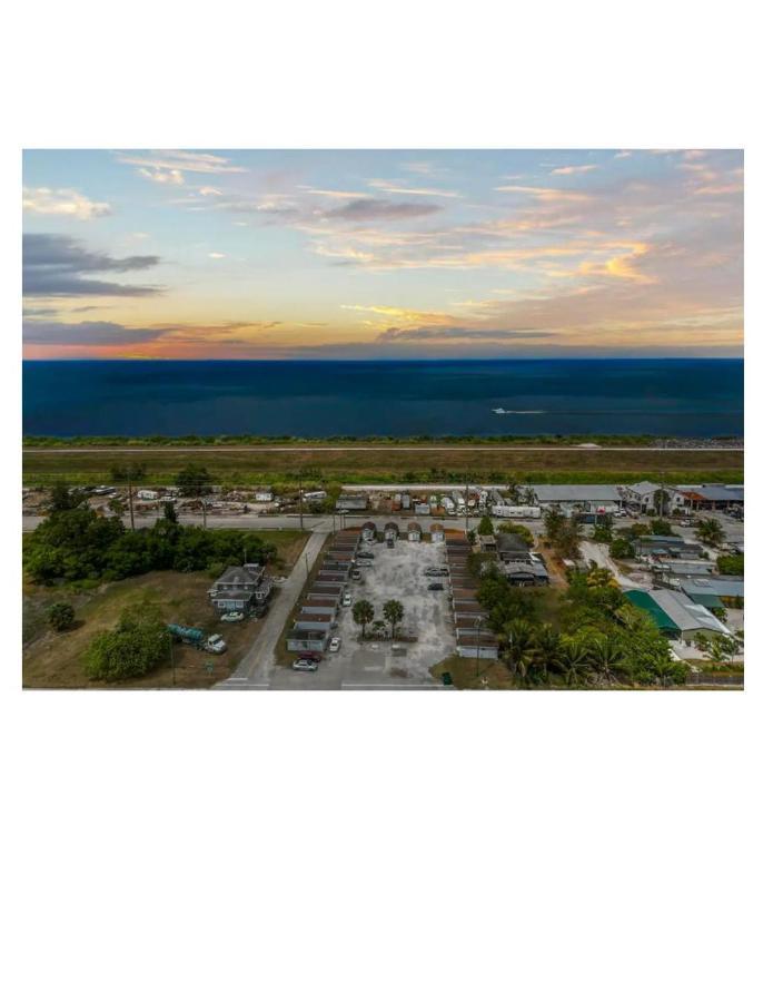 Modern Studio Retreat With King Bed - Cozy Comfort Pahokee Luaran gambar